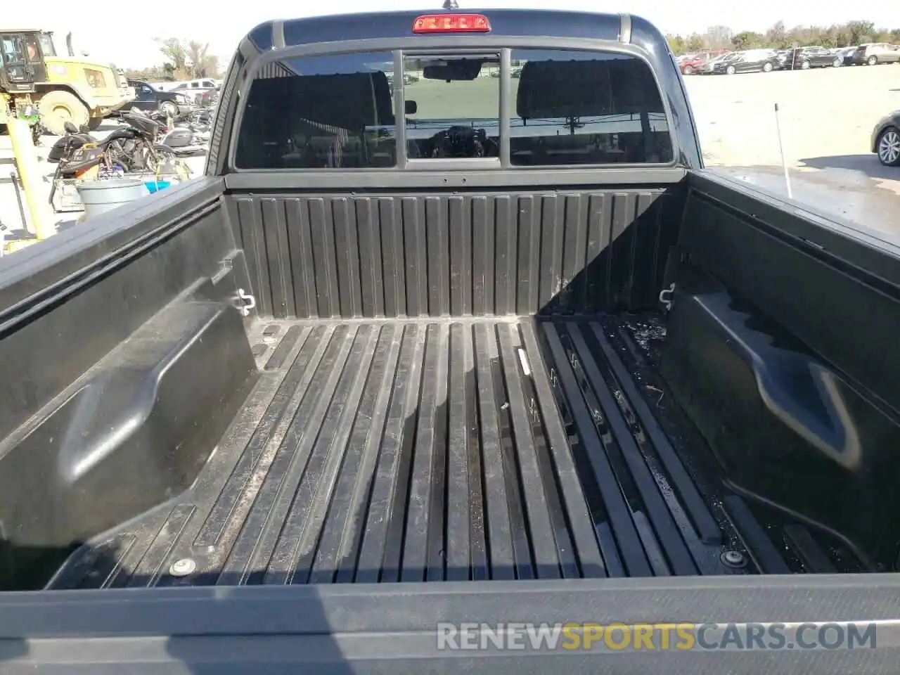 9 Photograph of a damaged car 5TFRZ5CN7LX089563 TOYOTA TACOMA 2020