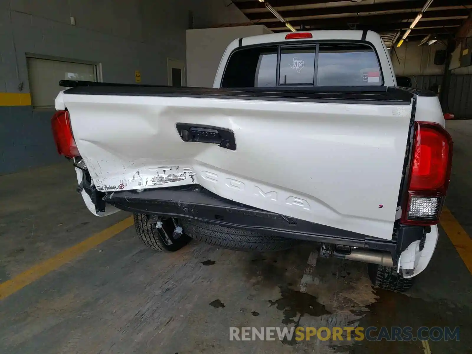 9 Photograph of a damaged car 5TFRZ5CN8LX091242 TOYOTA TACOMA 2020