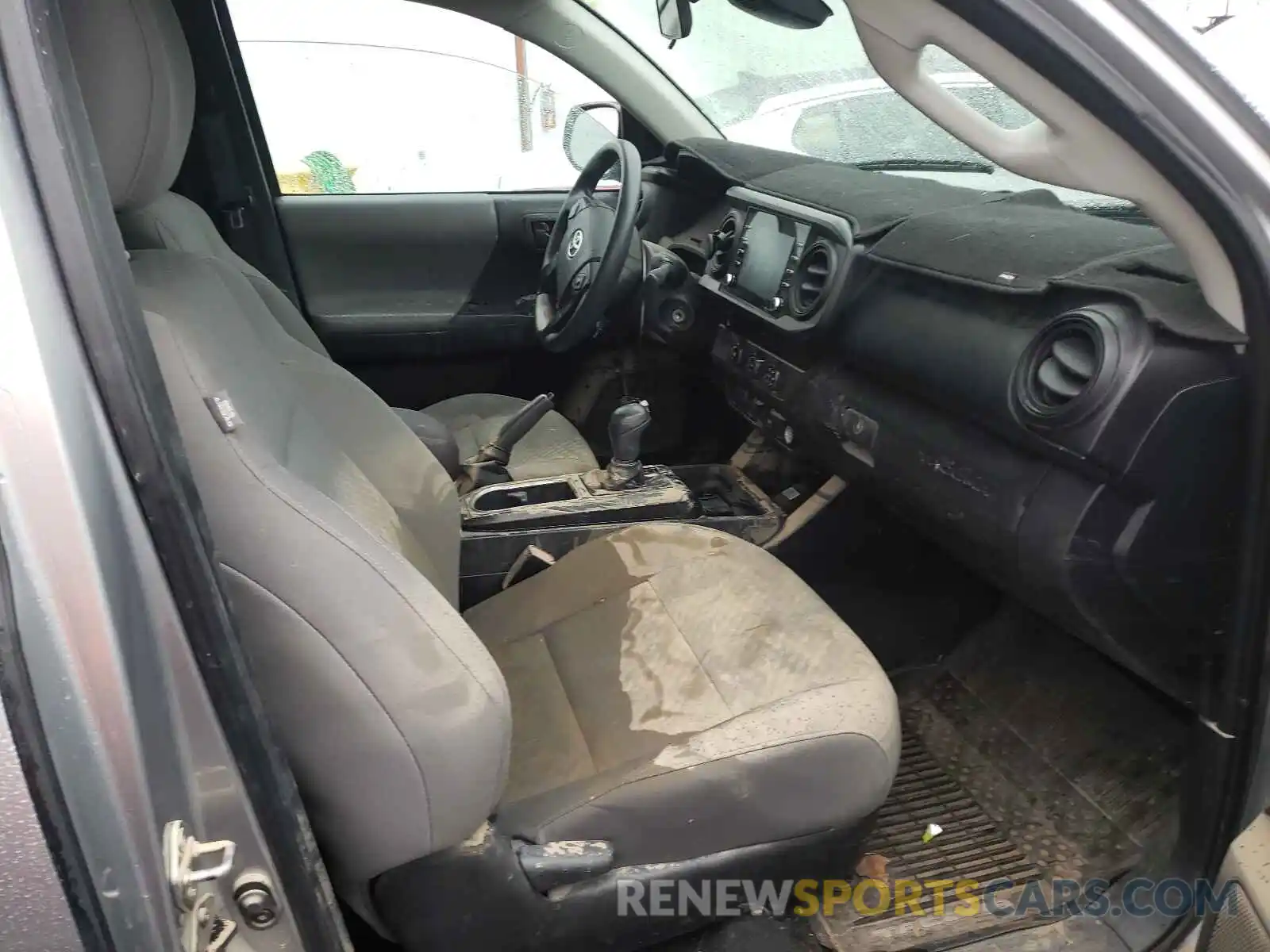 5 Photograph of a damaged car 5TFRZ5CN9LX090570 TOYOTA TACOMA 2020