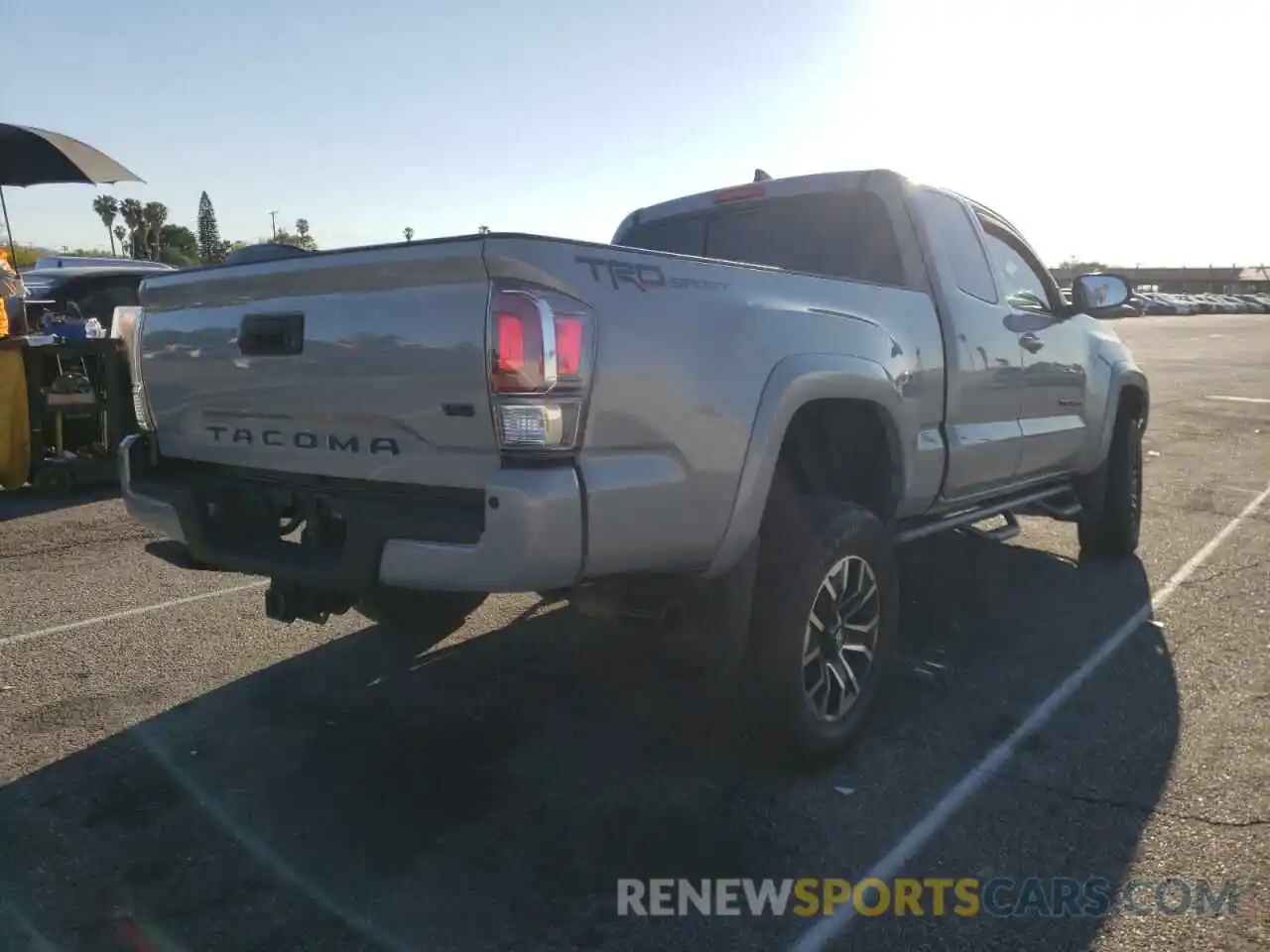 4 Photograph of a damaged car 5TFRZ5CNXLX089427 TOYOTA TACOMA 2020