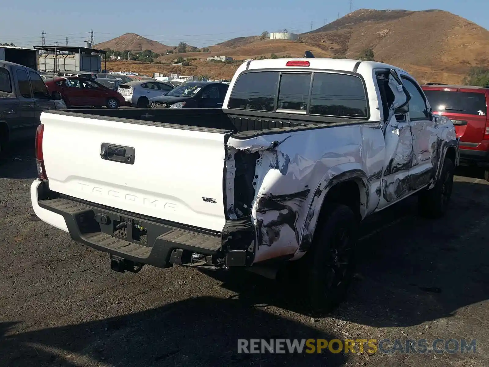 4 Photograph of a damaged car 5TFRZ5CNXLX089833 TOYOTA TACOMA 2020