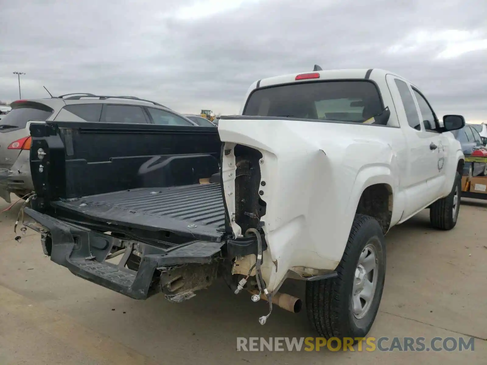 4 Photograph of a damaged car 5TFSX5EN0LX071393 TOYOTA TACOMA 2020