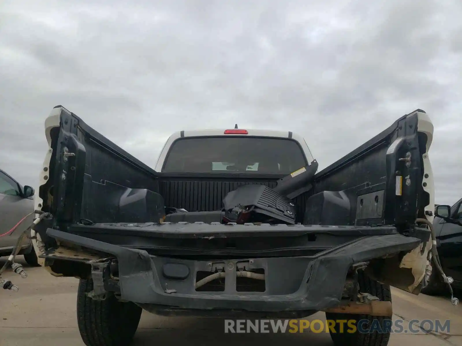 6 Photograph of a damaged car 5TFSX5EN0LX071393 TOYOTA TACOMA 2020