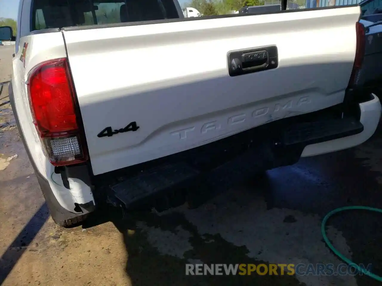 9 Photograph of a damaged car 5TFSX5EN0LX072706 TOYOTA TACOMA 2020