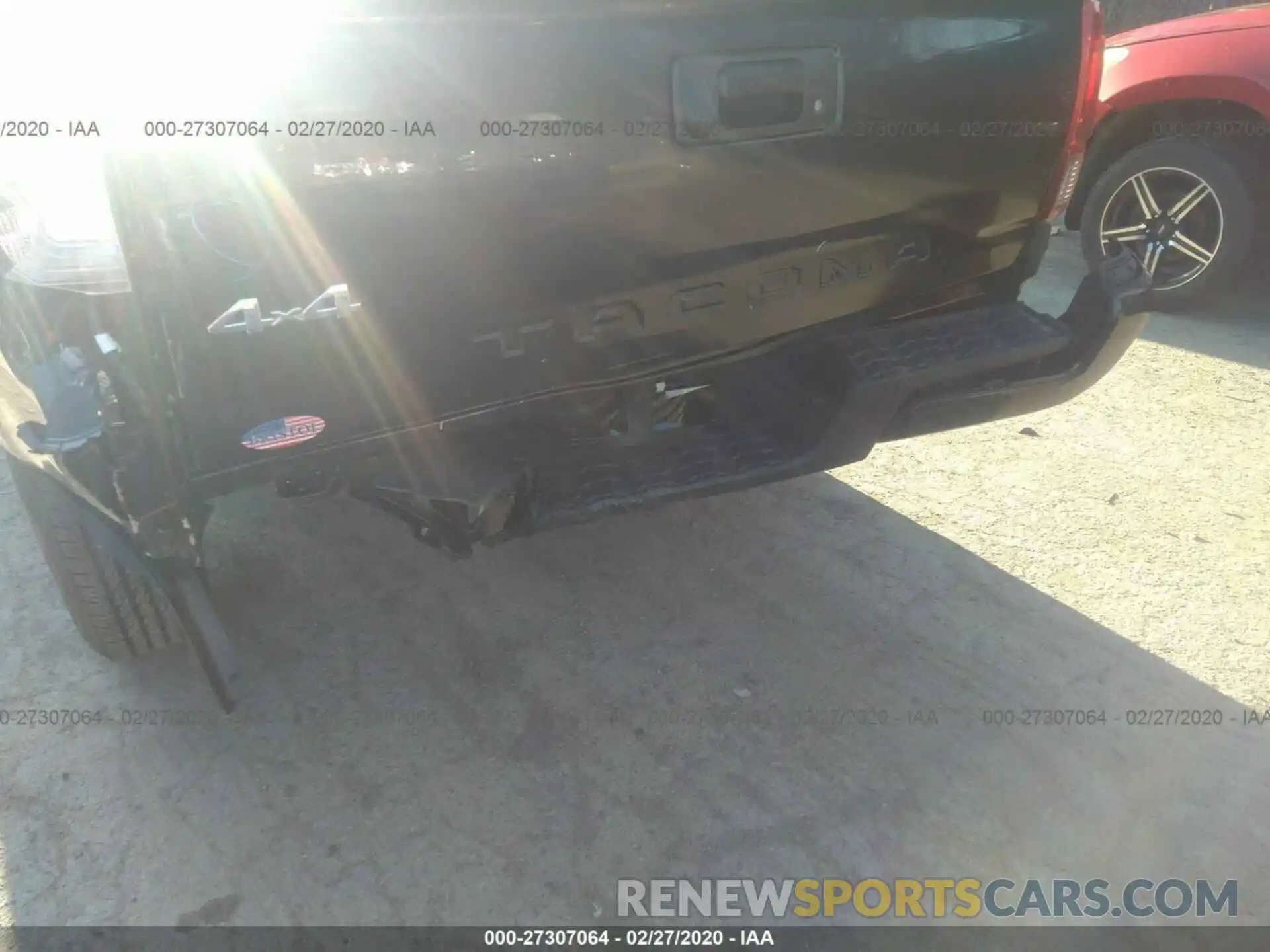 6 Photograph of a damaged car 5TFSX5EN1LX072374 TOYOTA TACOMA 2020