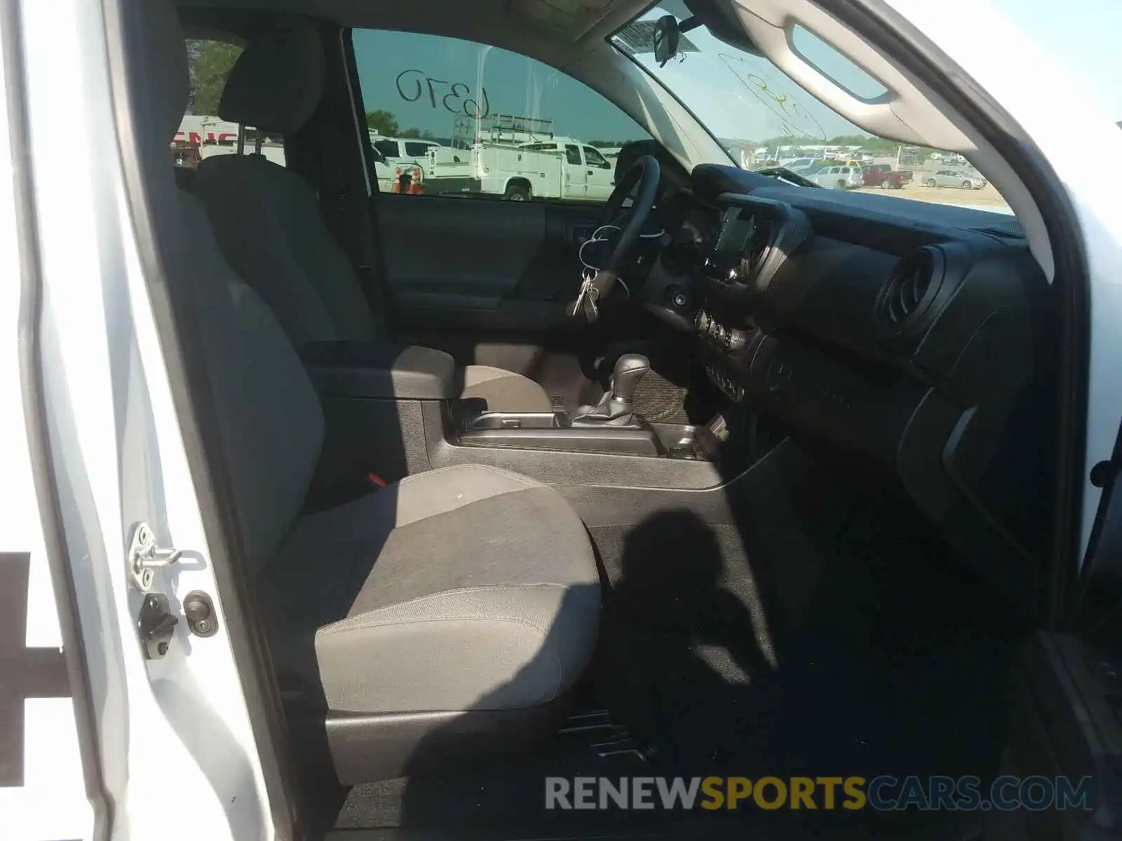 5 Photograph of a damaged car 5TFSX5EN1LX073007 TOYOTA TACOMA 2020