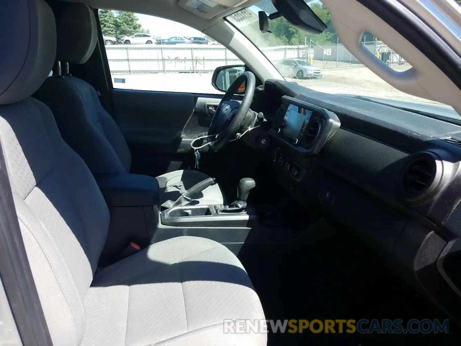 5 Photograph of a damaged car 5TFSX5EN2LX072027 TOYOTA TACOMA 2020