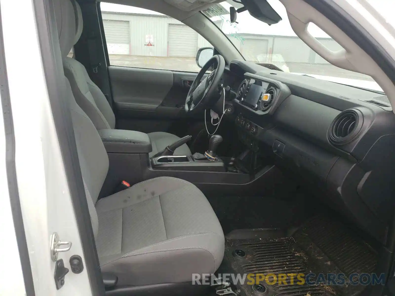 5 Photograph of a damaged car 5TFSX5EN2LX072075 TOYOTA TACOMA 2020