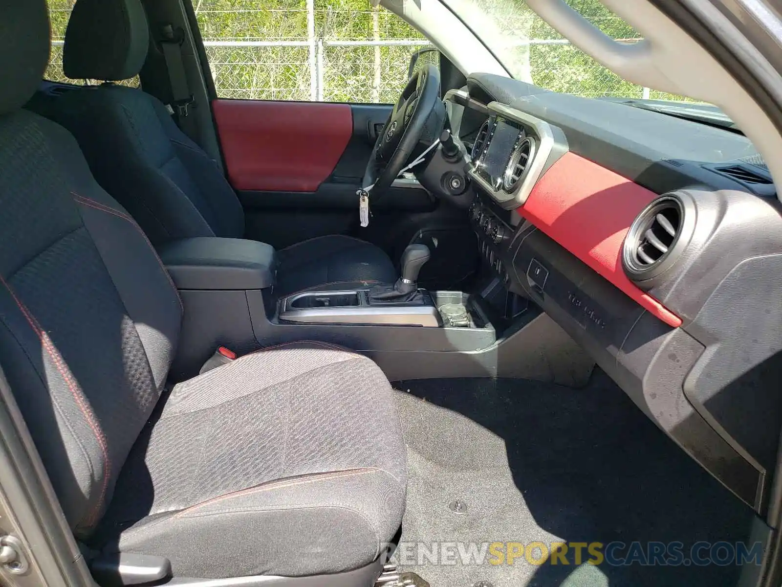 5 Photograph of a damaged car 5TFSX5EN3LX072022 TOYOTA TACOMA 2020