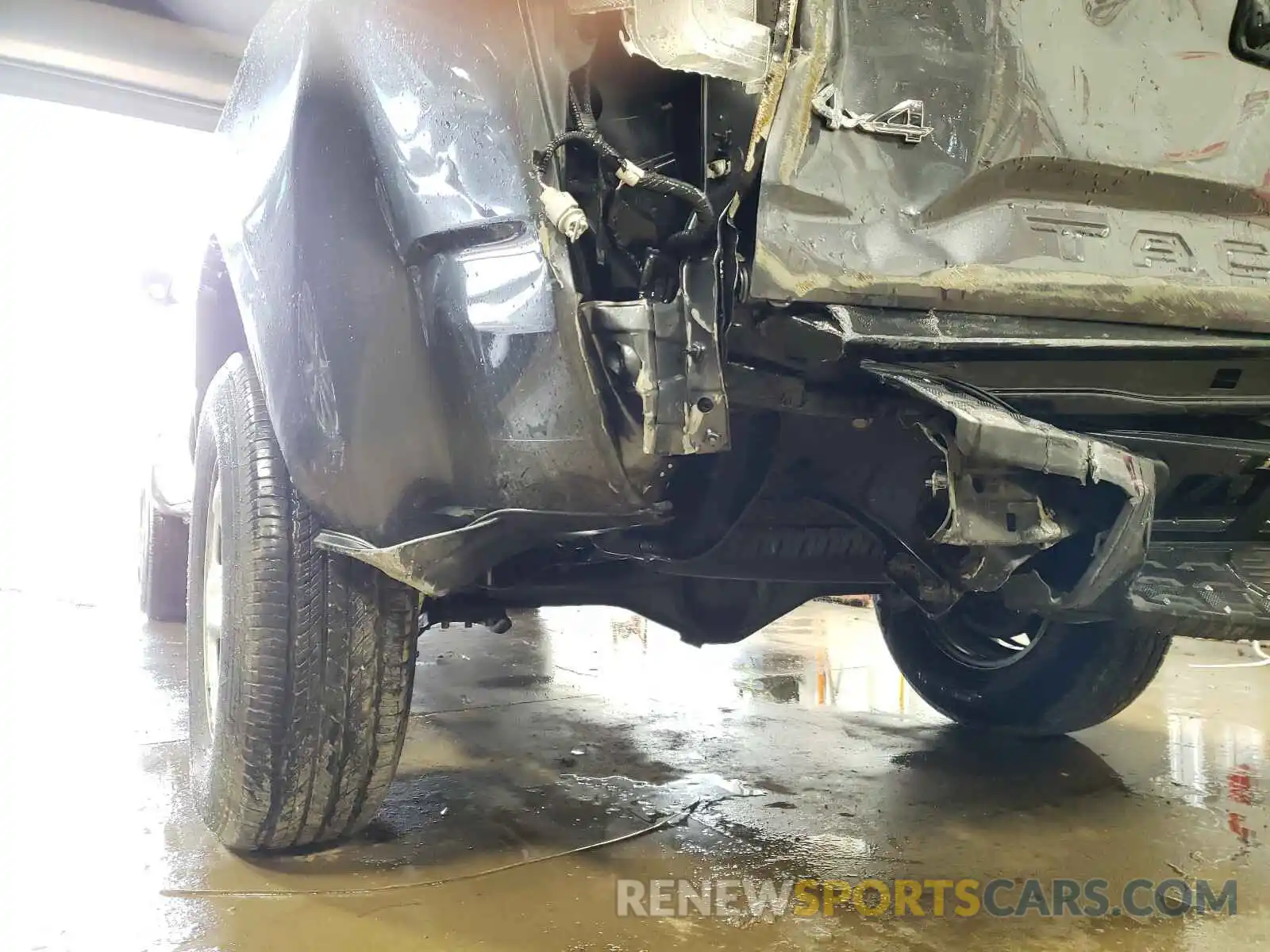 9 Photograph of a damaged car 5TFSX5EN5LX071874 TOYOTA TACOMA 2020