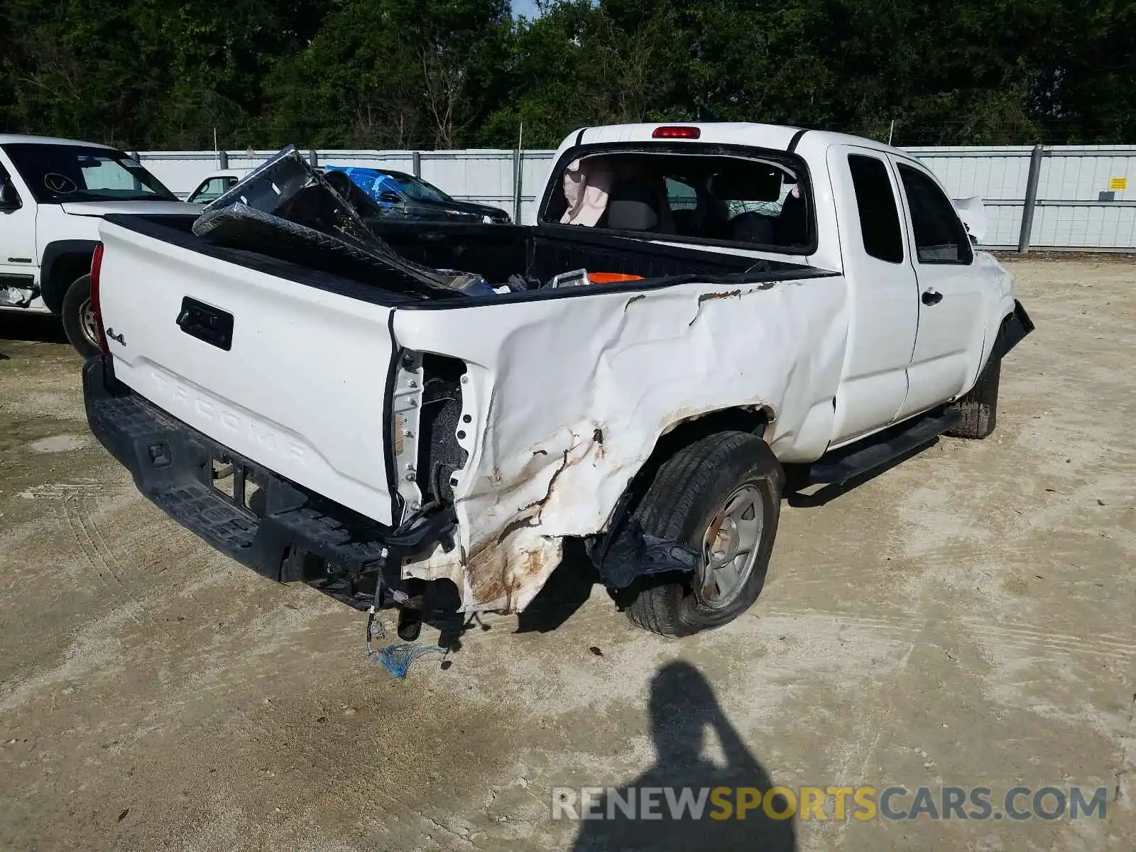 4 Photograph of a damaged car 5TFSX5EN6LX071916 TOYOTA TACOMA 2020