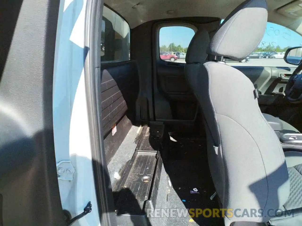 6 Photograph of a damaged car 5TFSX5EN6LX073441 TOYOTA TACOMA 2020