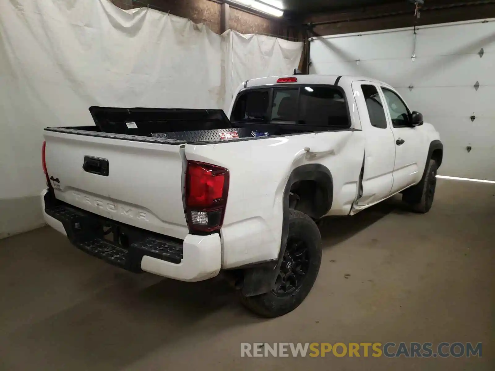 4 Photograph of a damaged car 5TFSX5ENXLX072647 TOYOTA TACOMA 2020