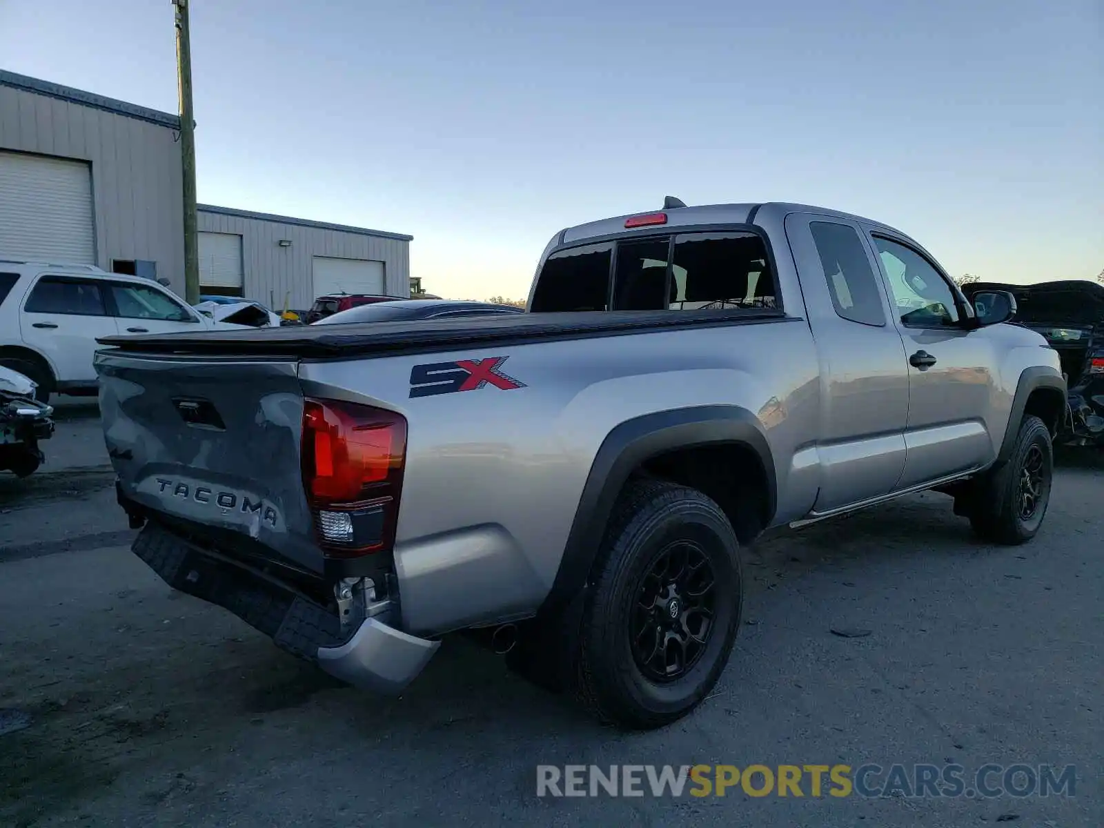 4 Photograph of a damaged car 5TFSZ5AN0LX215962 TOYOTA TACOMA 2020