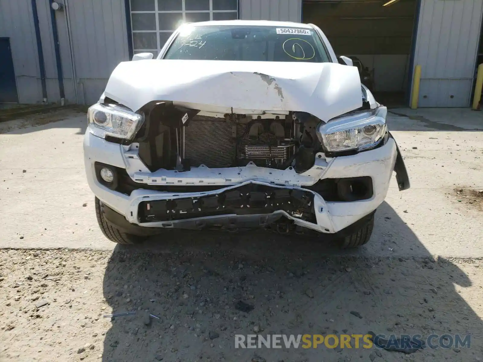 9 Photograph of a damaged car 5TFSZ5AN0LX218988 TOYOTA TACOMA 2020