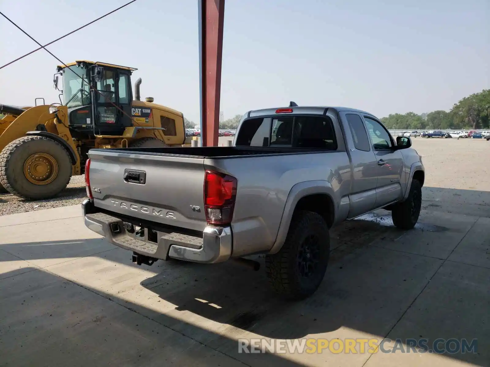 4 Photograph of a damaged car 5TFSZ5AN0LX224869 TOYOTA TACOMA 2020