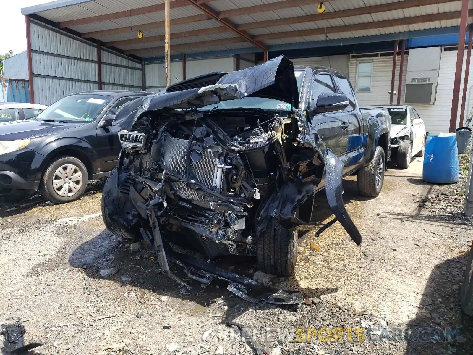 2 Photograph of a damaged car 5TFSZ5AN6LX215321 TOYOTA TACOMA 2020