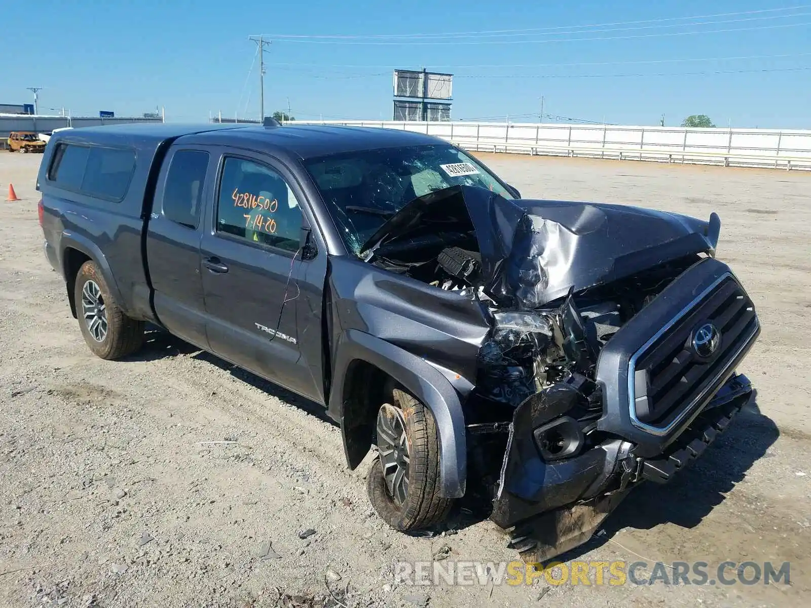 1 Photograph of a damaged car 5TFSZ5AN6LX216212 TOYOTA TACOMA 2020