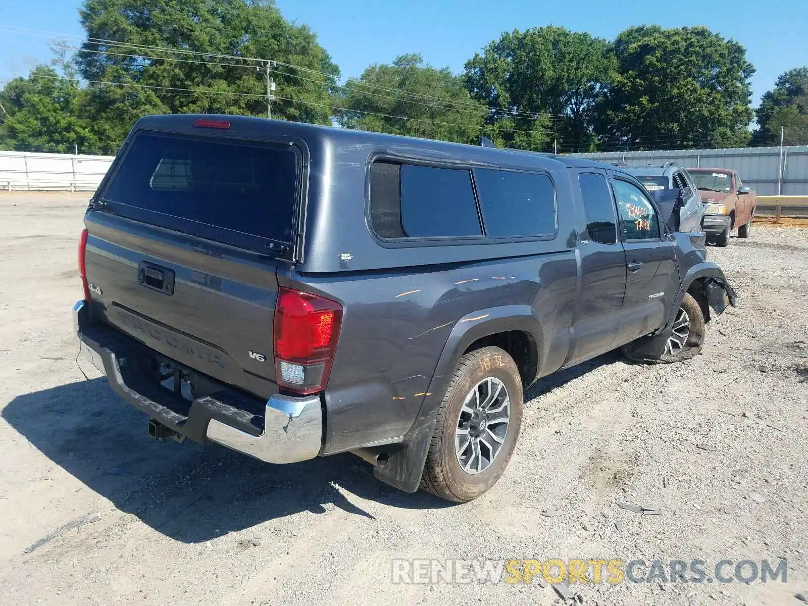 4 Photograph of a damaged car 5TFSZ5AN6LX216212 TOYOTA TACOMA 2020