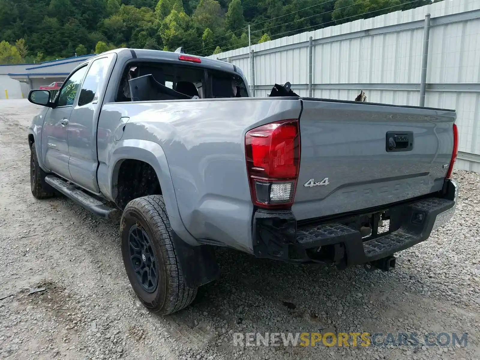 3 Photograph of a damaged car 5TFSZ5AN6LX221331 TOYOTA TACOMA 2020