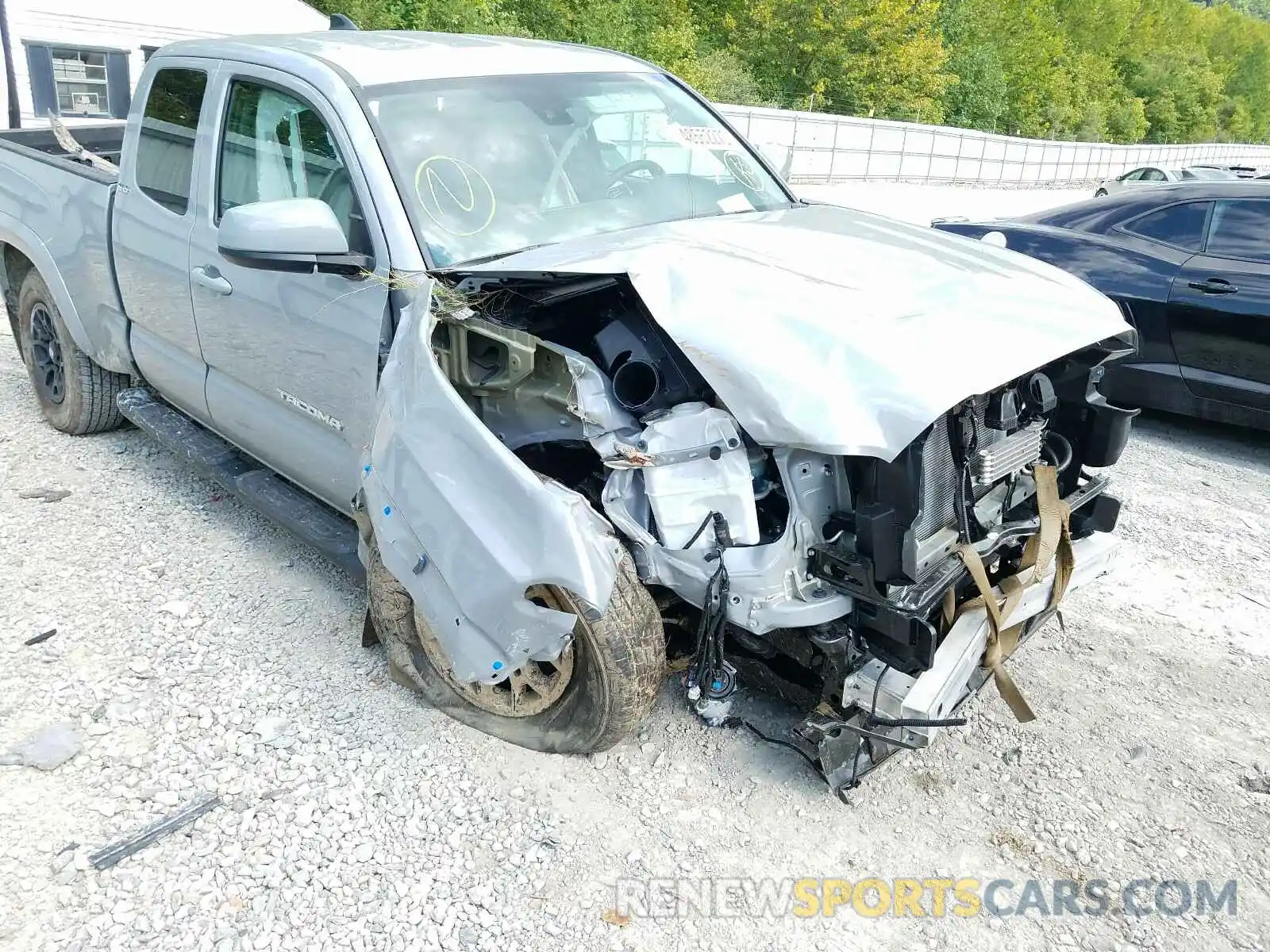 9 Photograph of a damaged car 5TFSZ5AN6LX221331 TOYOTA TACOMA 2020