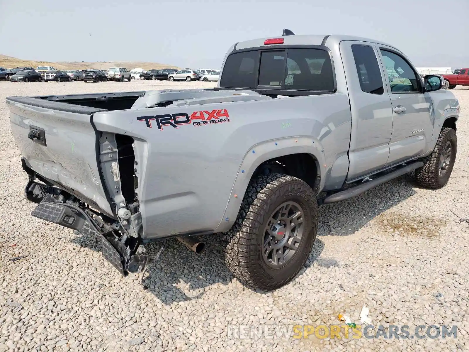 4 Photograph of a damaged car 5TFSZ5AN7LX220303 TOYOTA TACOMA 2020