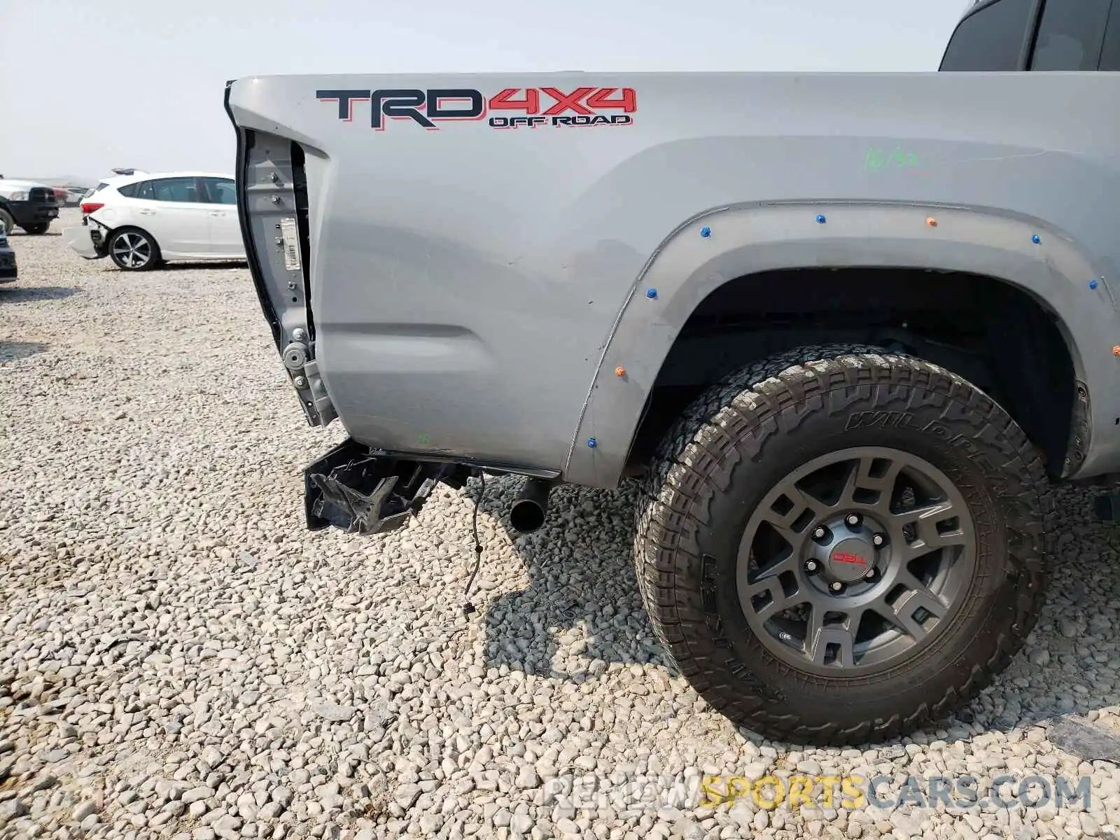 9 Photograph of a damaged car 5TFSZ5AN7LX220303 TOYOTA TACOMA 2020