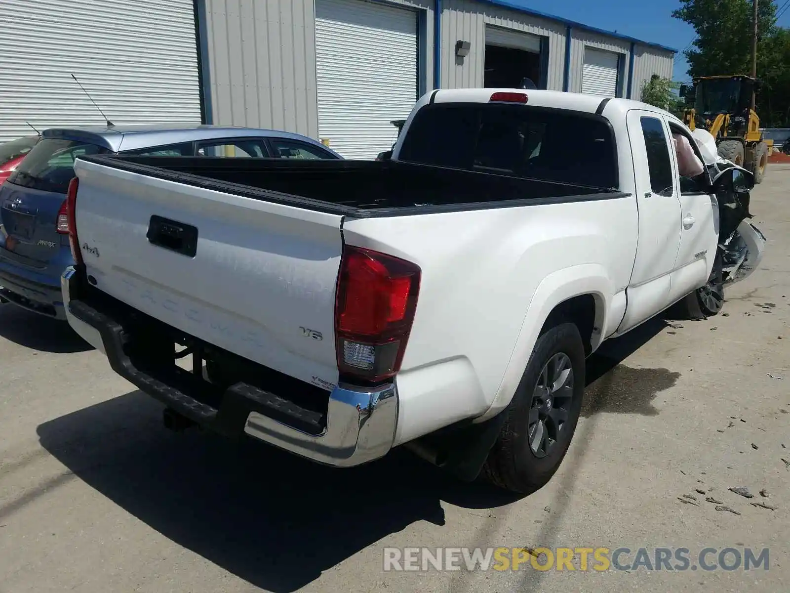 4 Photograph of a damaged car 5TFSZ5AN7LX221676 TOYOTA TACOMA 2020