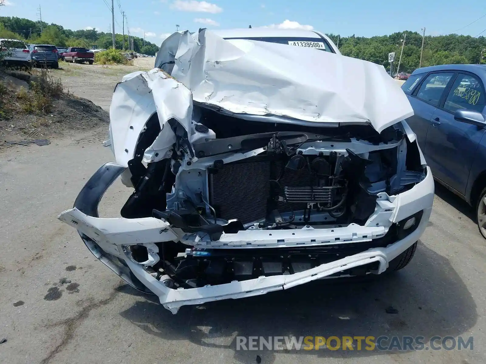 9 Photograph of a damaged car 5TFSZ5AN7LX221676 TOYOTA TACOMA 2020