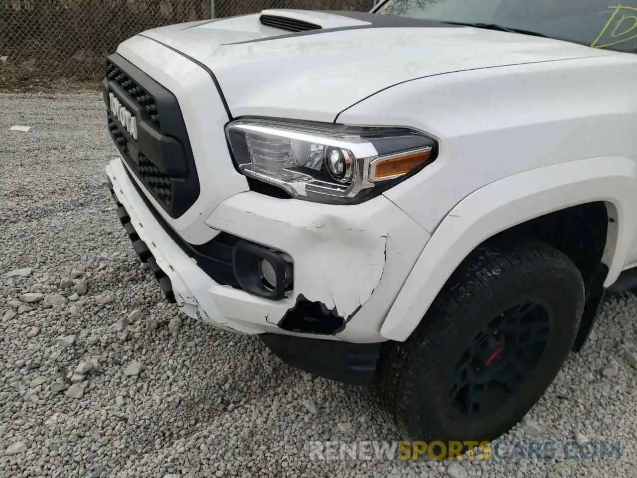 9 Photograph of a damaged car 5TFSZ5AN9LX215443 TOYOTA TACOMA 2020