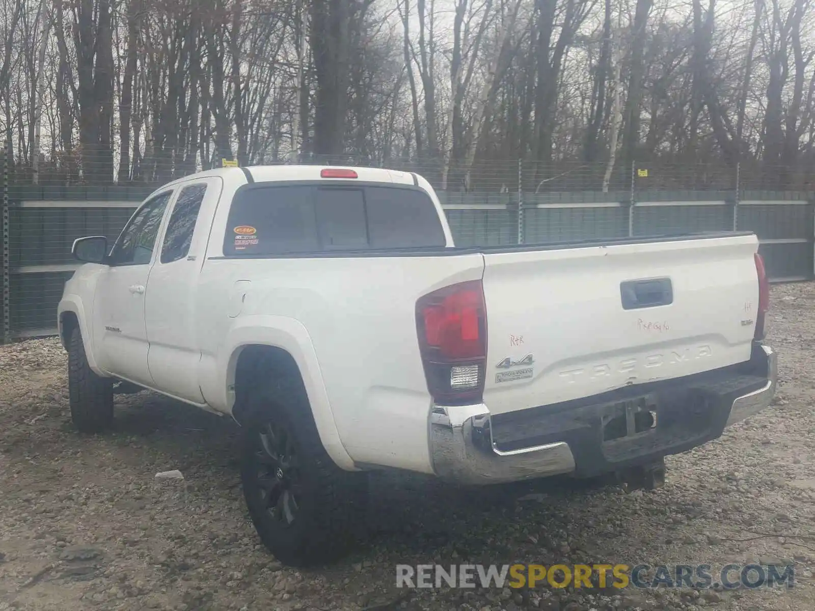 3 Photograph of a damaged car 5TFSZ5ANXLX220313 TOYOTA TACOMA 2020