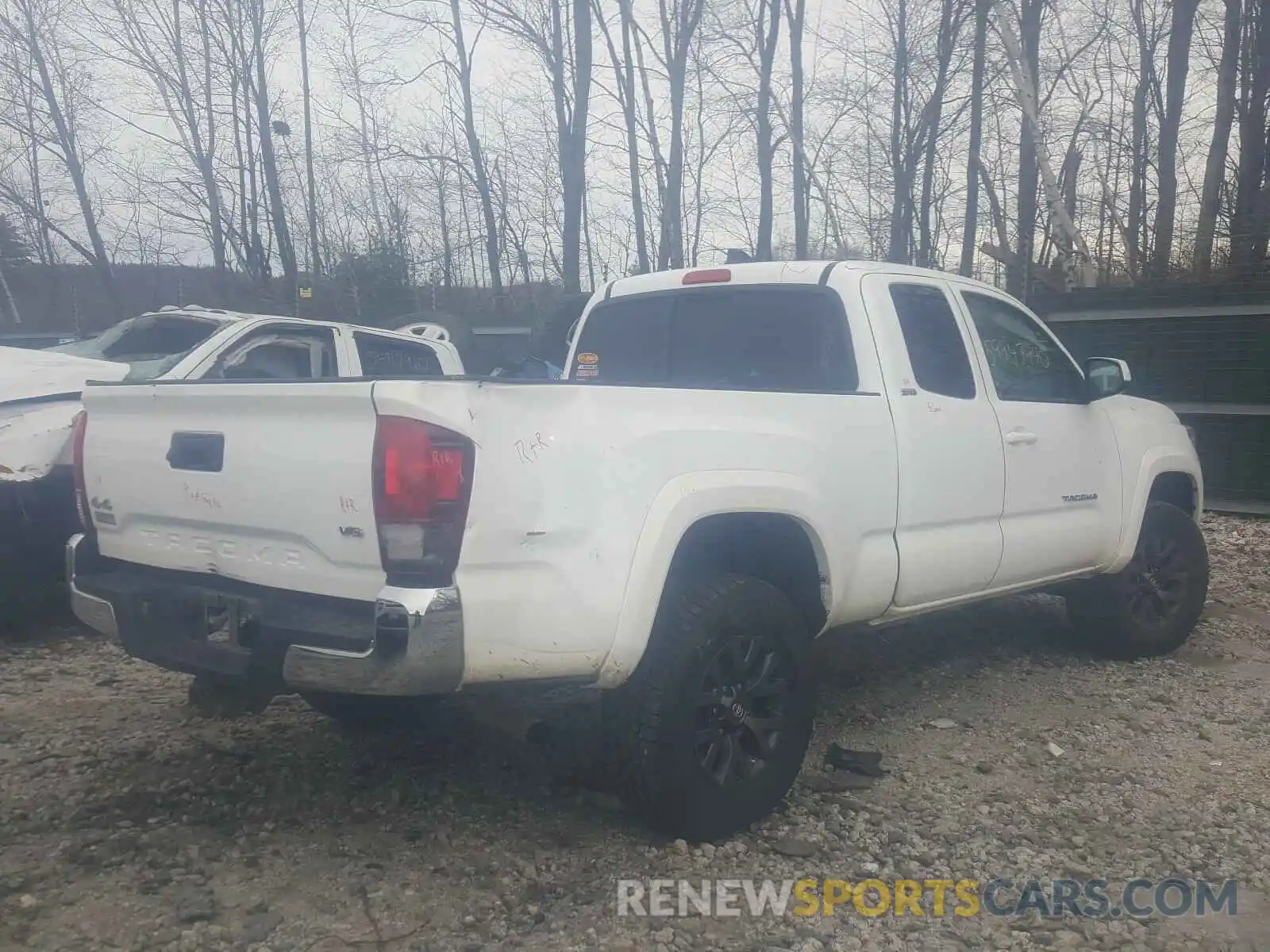 4 Photograph of a damaged car 5TFSZ5ANXLX220313 TOYOTA TACOMA 2020