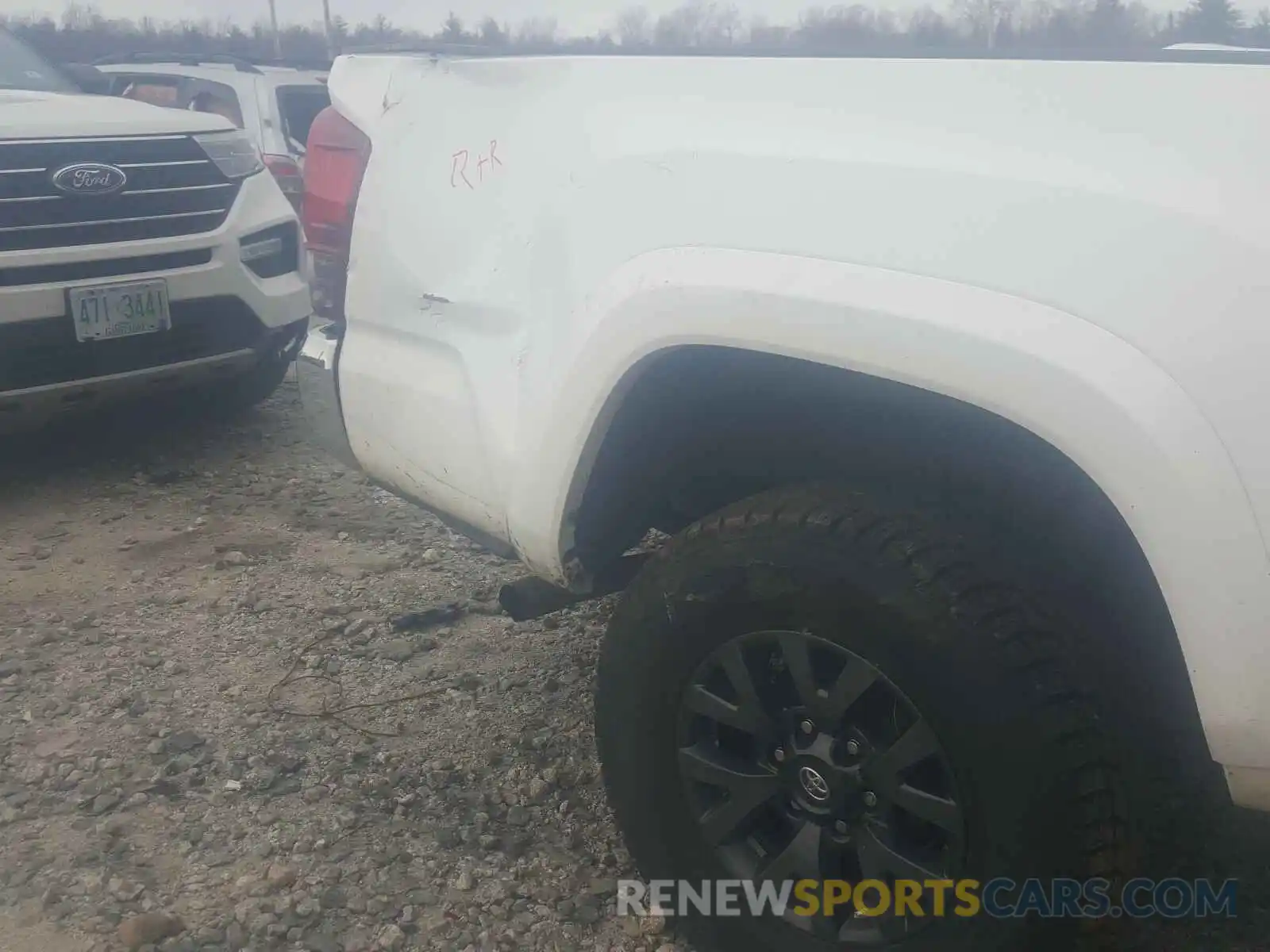 9 Photograph of a damaged car 5TFSZ5ANXLX220313 TOYOTA TACOMA 2020