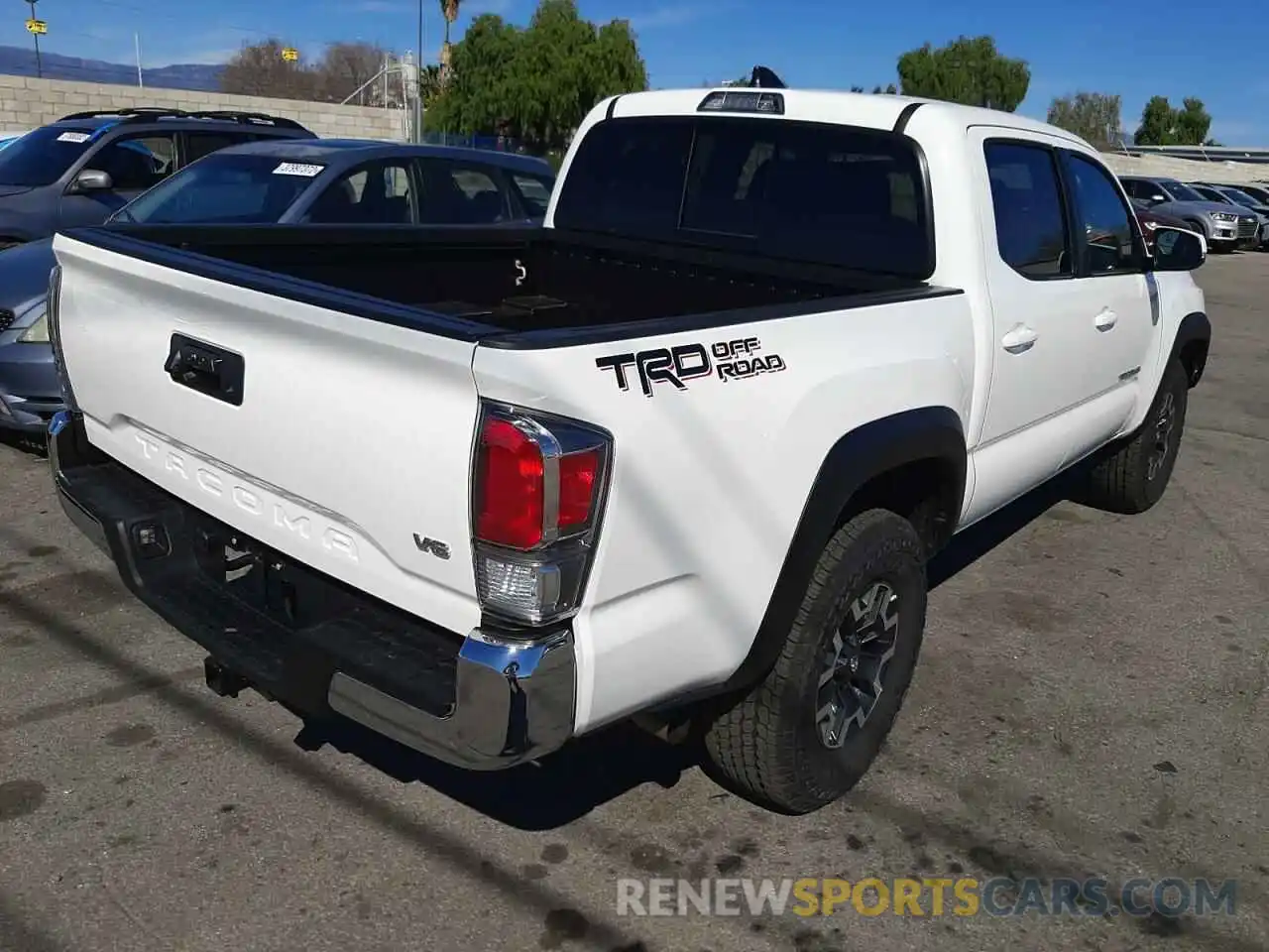 4 Photograph of a damaged car 3TMAZ5CN0NM167316 TOYOTA TACOMA 2021