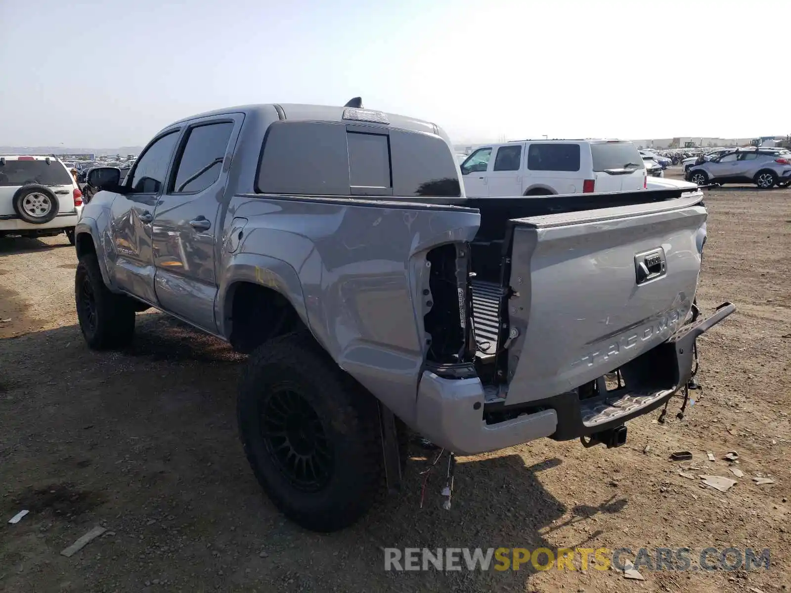 3 Фотография поврежденного автомобиля 3TMAZ5CN1MM143301 TOYOTA TACOMA 2021