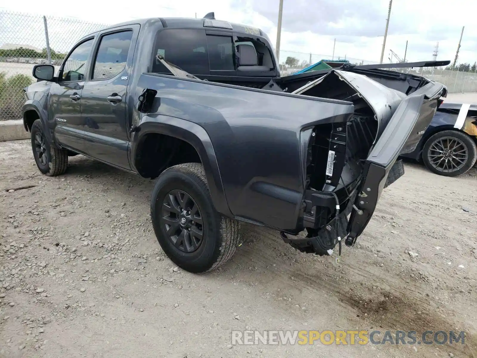 3 Фотография поврежденного автомобиля 3TMAZ5CN1MM151320 TOYOTA TACOMA 2021