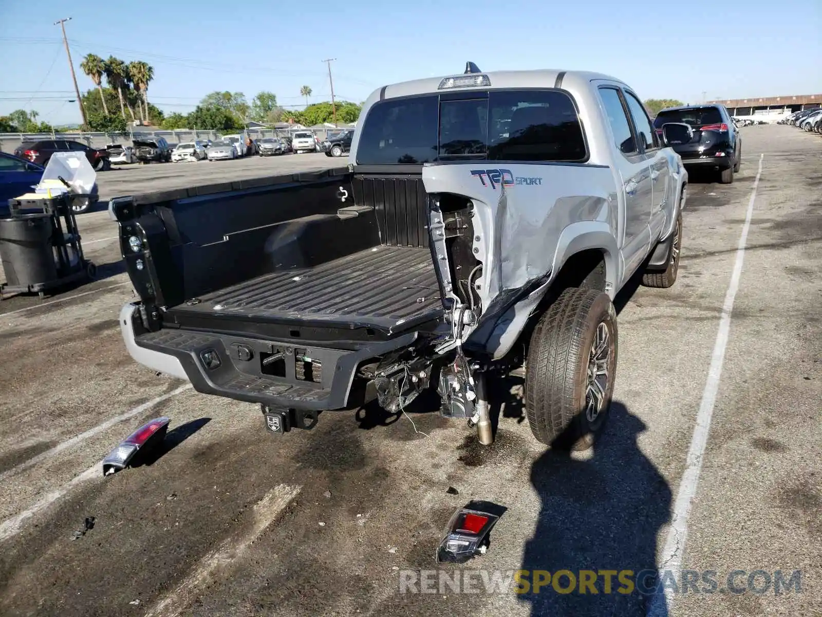 4 Photograph of a damaged car 3TMAZ5CN2MM140679 TOYOTA TACOMA 2021