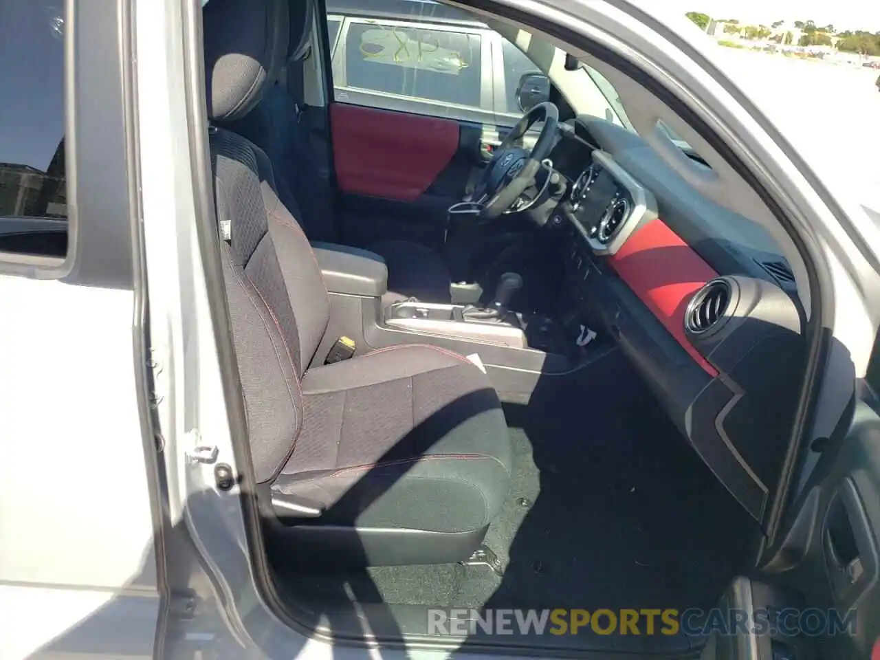 5 Photograph of a damaged car 3TMAZ5CN4MM147424 TOYOTA TACOMA 2021