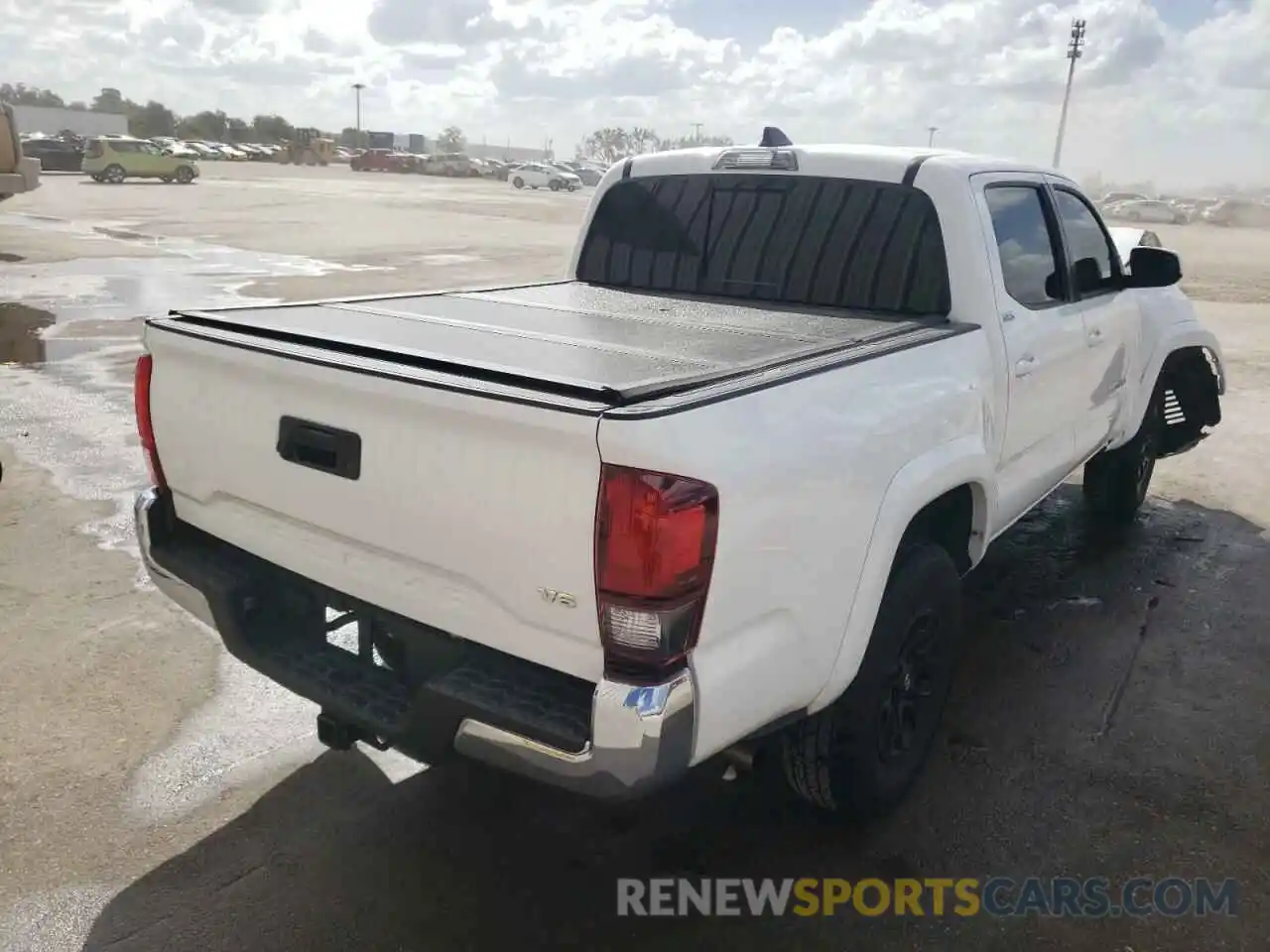 4 Photograph of a damaged car 3TMAZ5CN4MM156964 TOYOTA TACOMA 2021