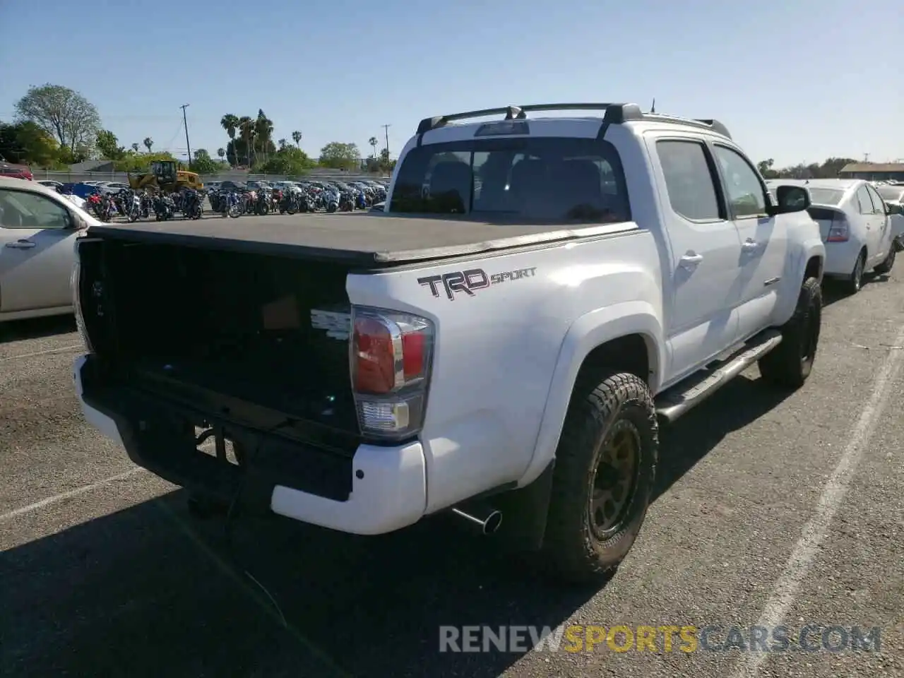 4 Photograph of a damaged car 3TMAZ5CN5MM143625 TOYOTA TACOMA 2021