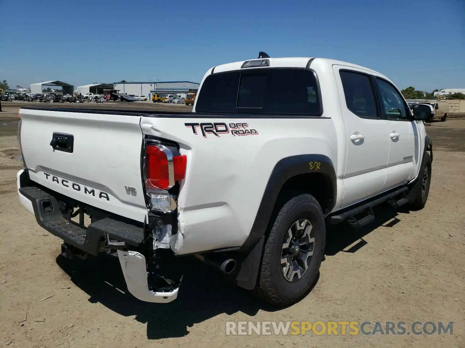 4 Photograph of a damaged car 3TMAZ5CN5MM145827 TOYOTA TACOMA 2021