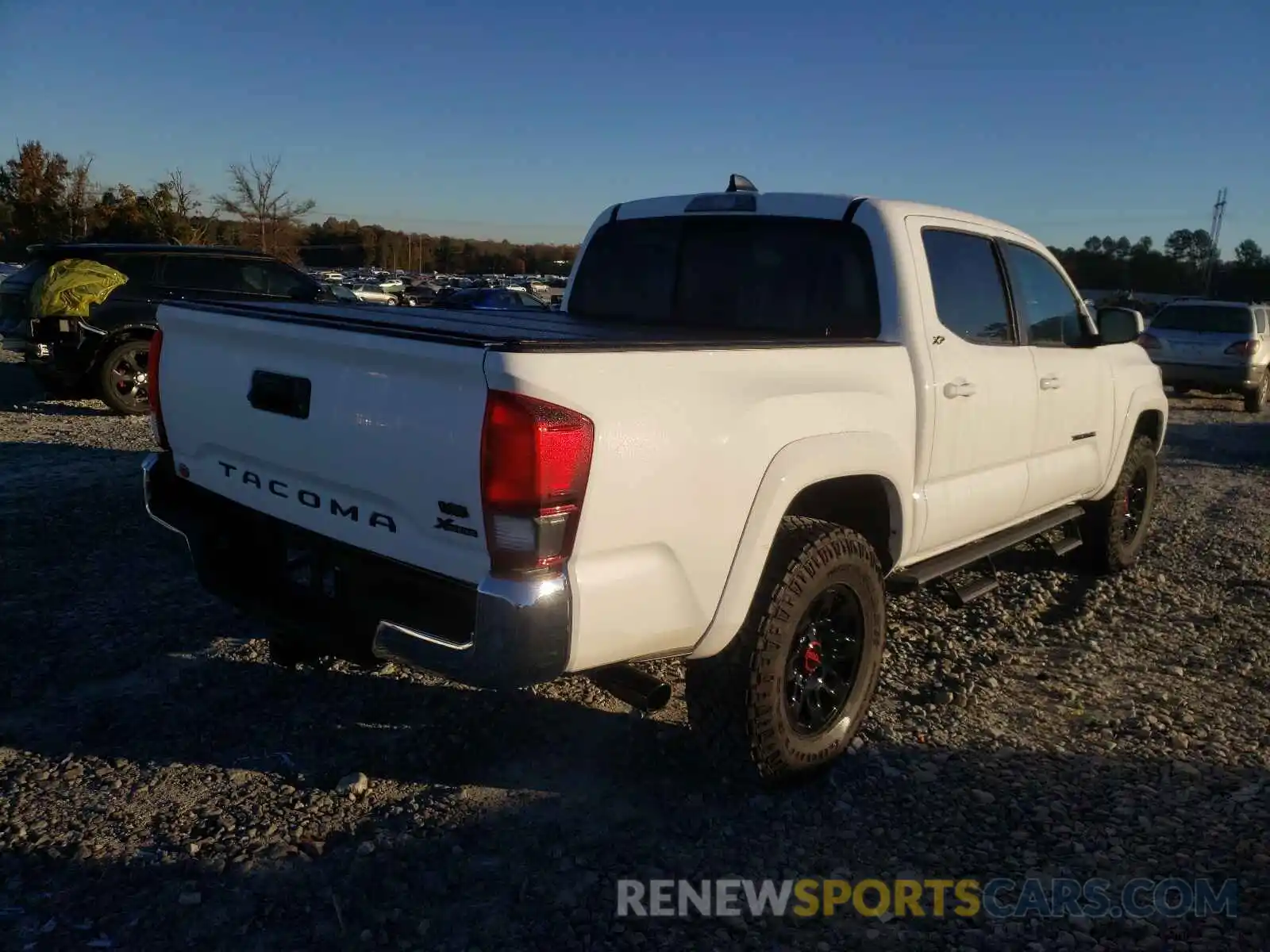 4 Photograph of a damaged car 3TMAZ5CN5MM147271 TOYOTA TACOMA 2021