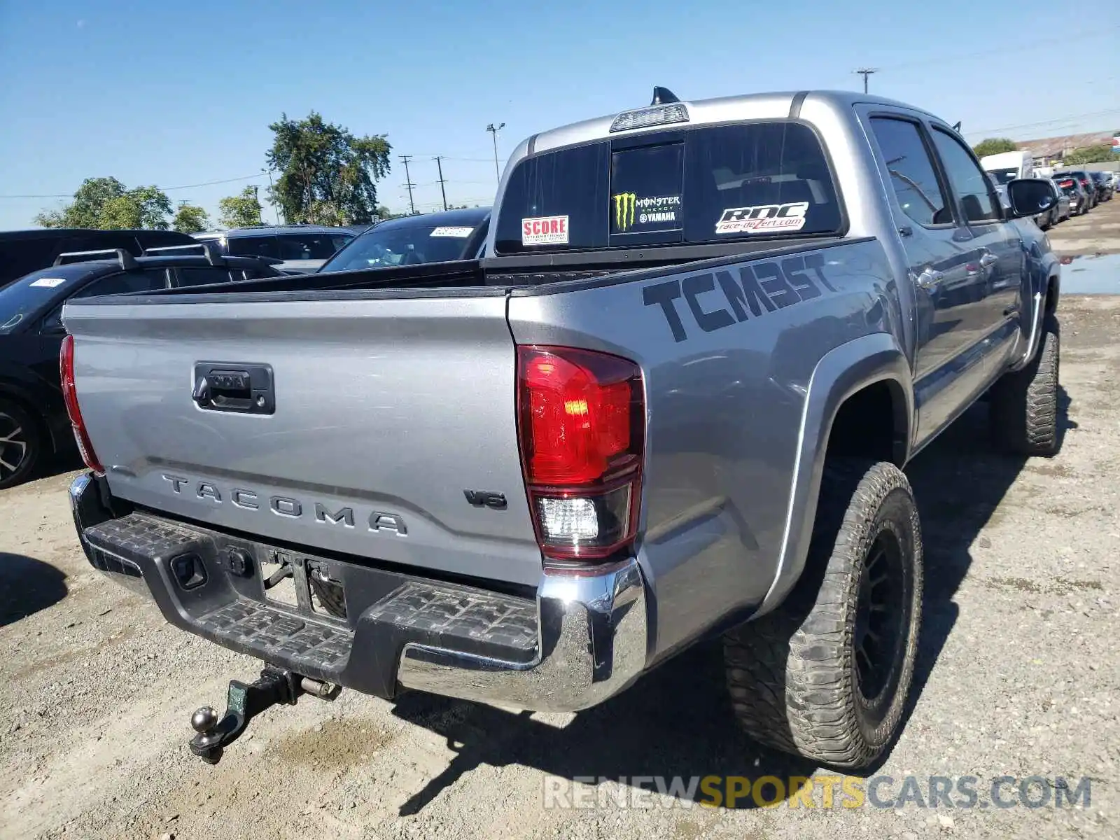 4 Photograph of a damaged car 3TMAZ5CN6MM147988 TOYOTA TACOMA 2021