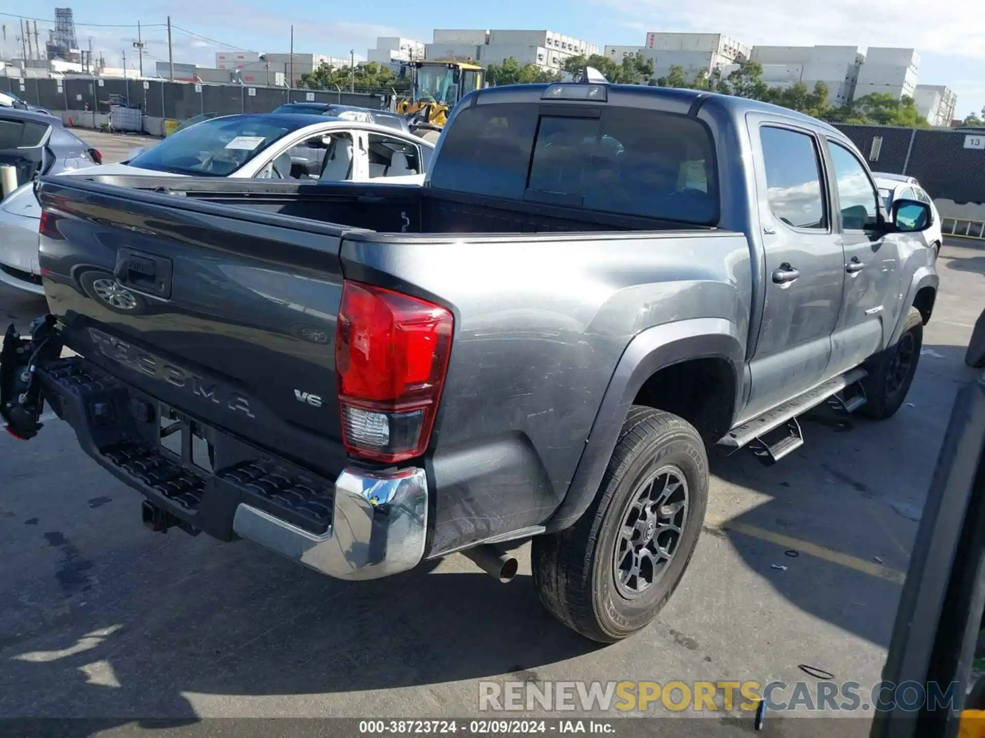 4 Photograph of a damaged car 3TMAZ5CN6MM153645 TOYOTA TACOMA 2021