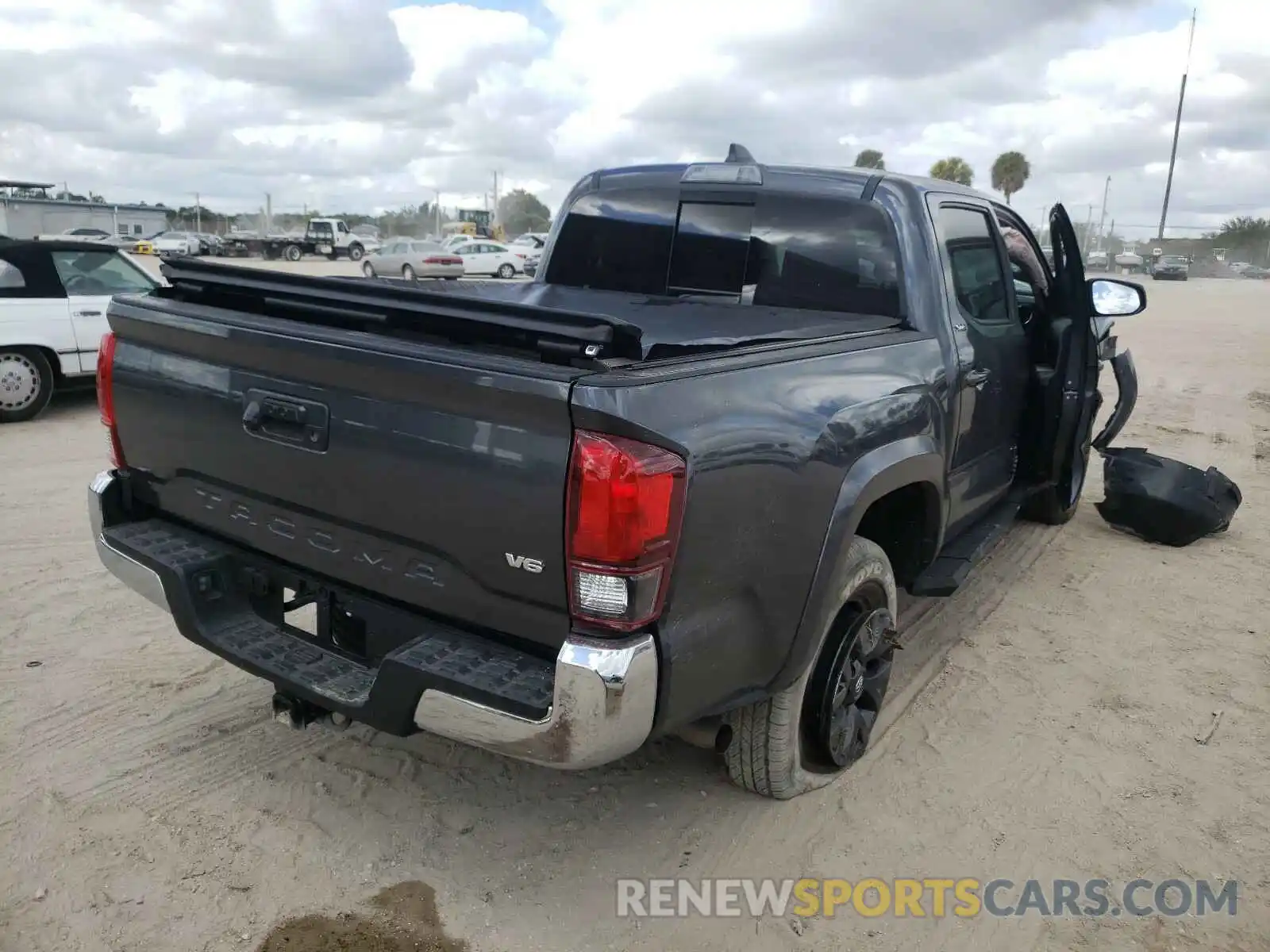 4 Photograph of a damaged car 3TMAZ5CN7MM141262 TOYOTA TACOMA 2021