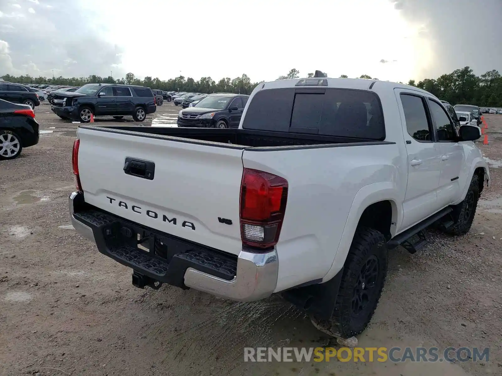 4 Photograph of a damaged car 3TMAZ5CN7MM152097 TOYOTA TACOMA 2021