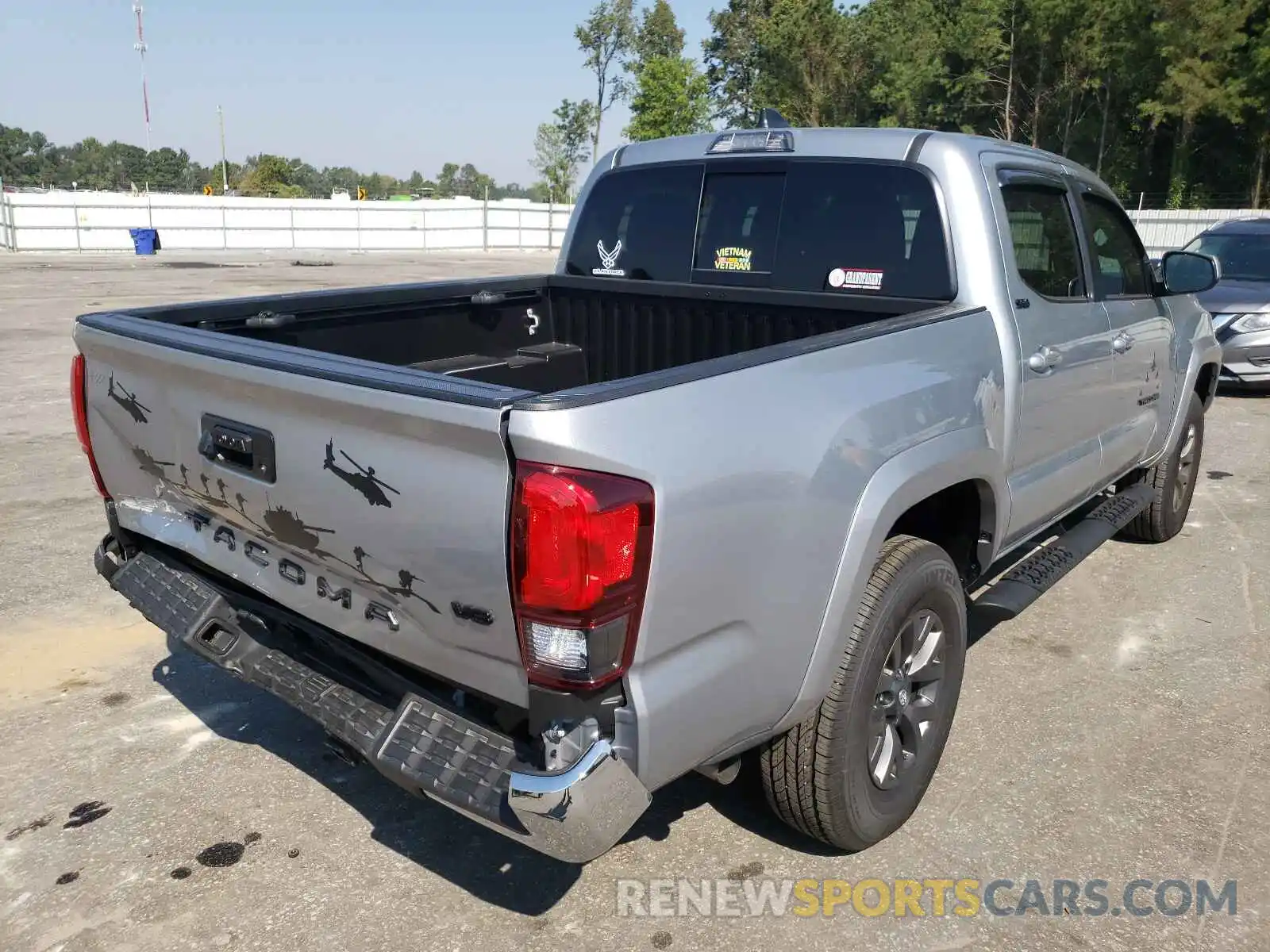 4 Photograph of a damaged car 3TMAZ5CN9MM147869 TOYOTA TACOMA 2021