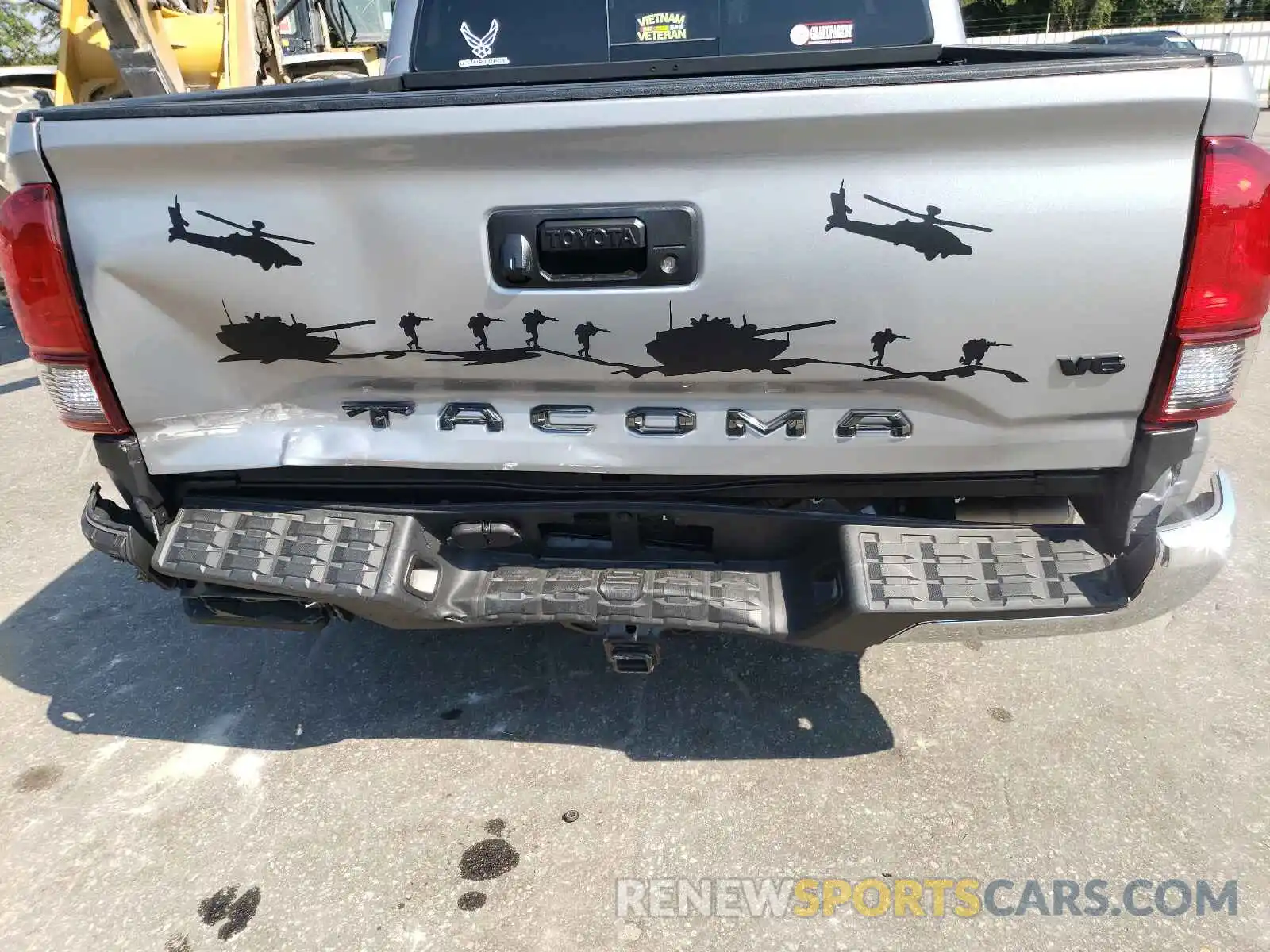 9 Photograph of a damaged car 3TMAZ5CN9MM147869 TOYOTA TACOMA 2021