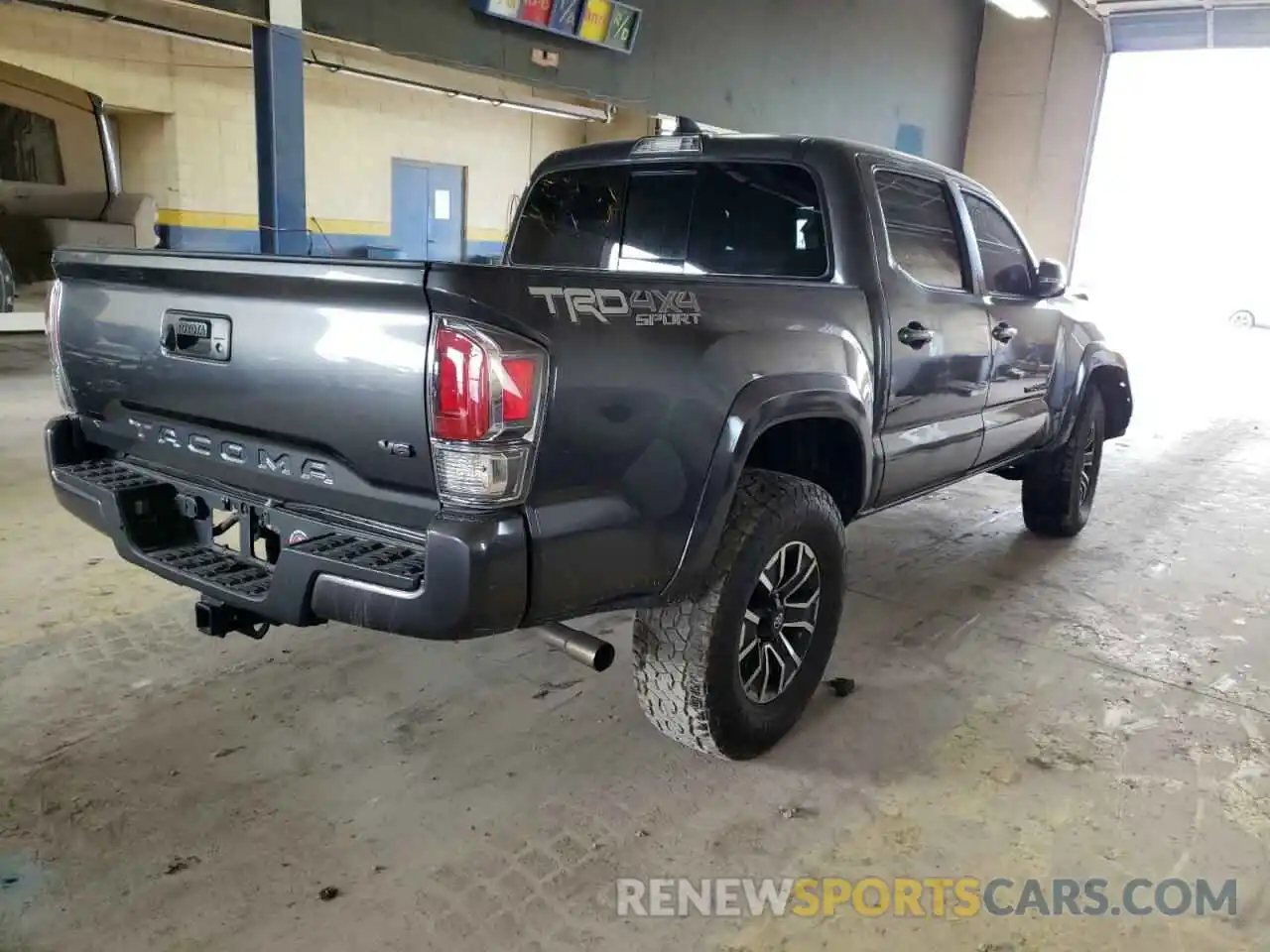 4 Photograph of a damaged car 3TMCZ5AN0MM379644 TOYOTA TACOMA 2021