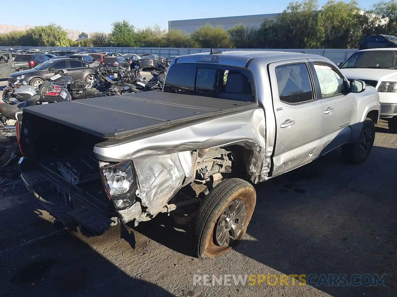 4 Photograph of a damaged car 3TMCZ5AN0MM385587 TOYOTA TACOMA 2021